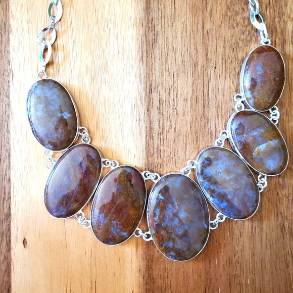 New Oversized Seam Agate Silver Statement Necklace. - Picture 3 of 16